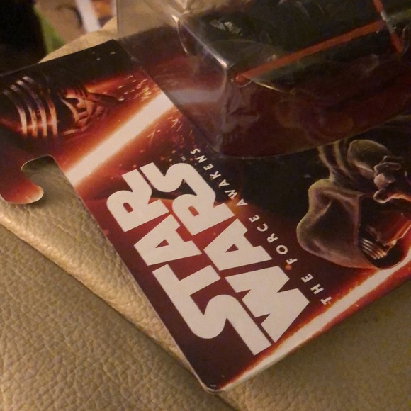 Star Wars The Force Awakens- Kylo Ren Wearing Helmet - New and Sealed! - Picture 4 of 7